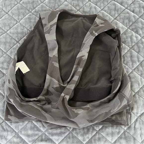 Athleta Conscious Crop Top Women Medium Gray Camo Powervita A-C Built In Bra B16 - Picture 7 of 7